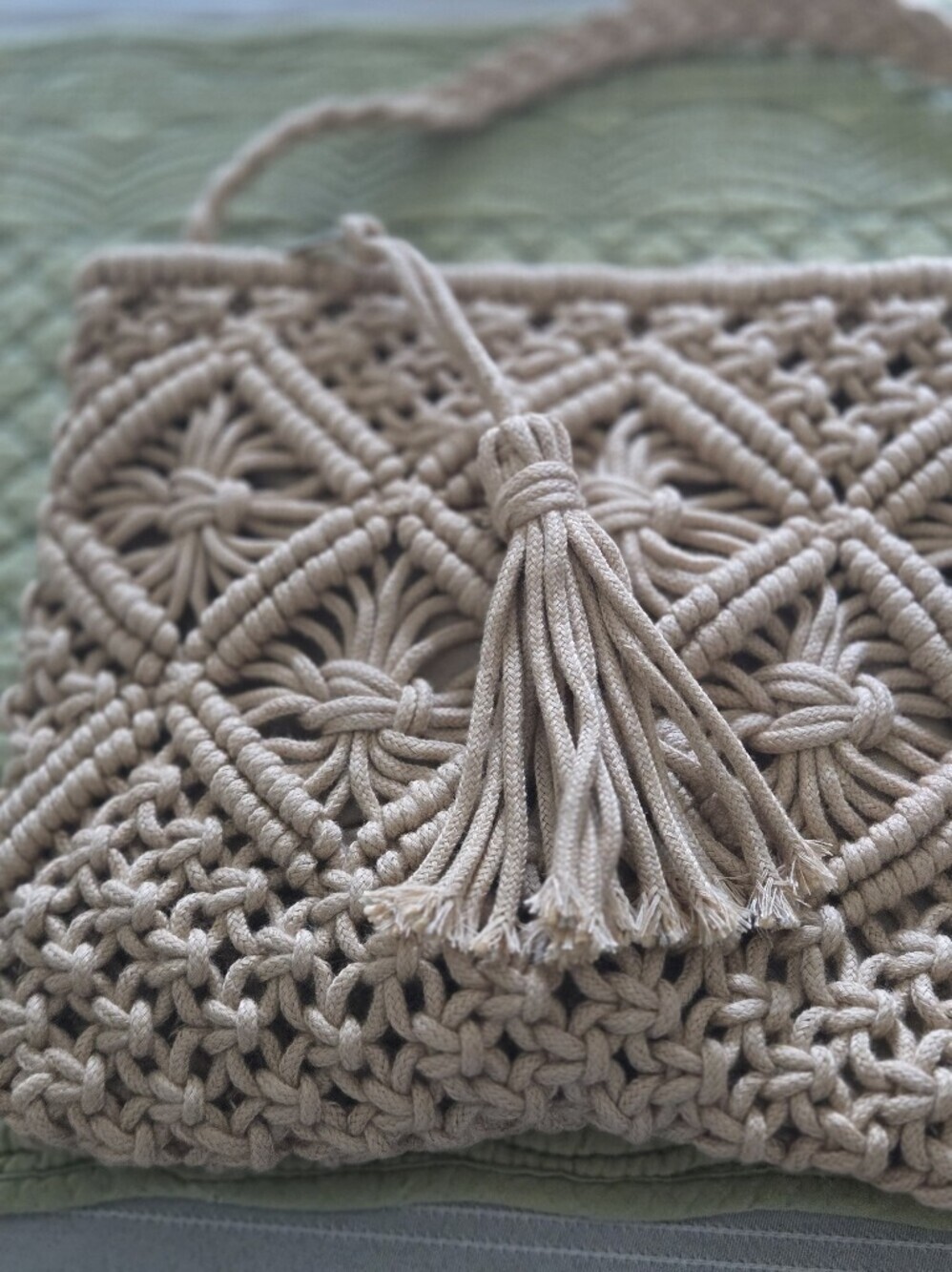 Boho Chic Handwoven Shoulder Bag Summer Beach Tote with Zipper Closure & Tassel - Picture 8 of 11